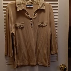 Ladies casual top, beige, collar 3/4 sleeves, size medium, looks nice, comfy